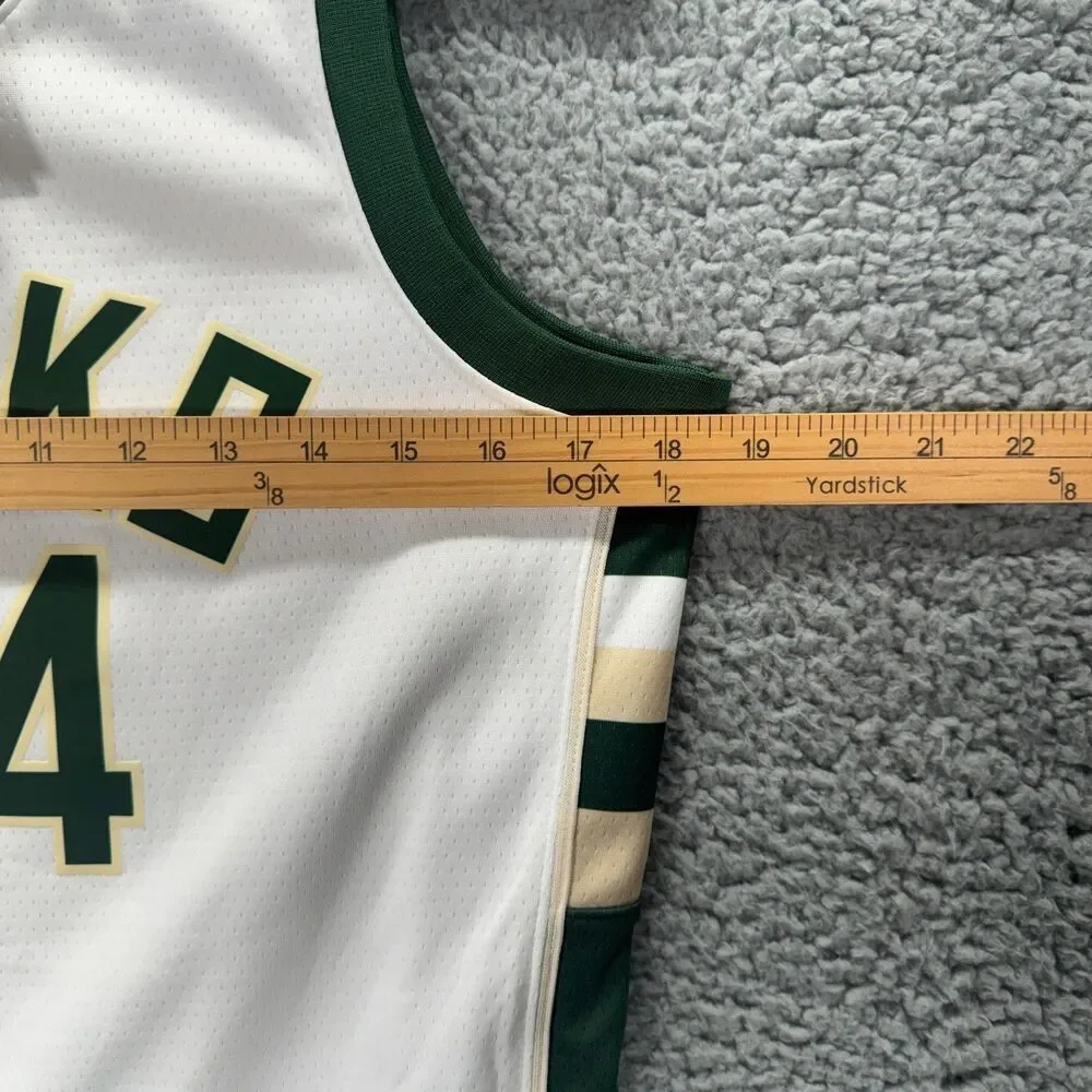 Youth Milwaukee Bucks Giannis Antetokounmpo Nike Swingman Jersey Size M 10/12